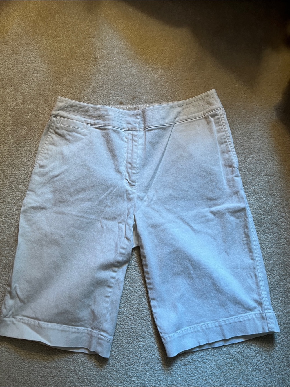 Susan Bristol White Bermuda Shorts sz6